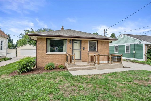 2722 E Denton AVENUE, Saint Francis, WI 53235