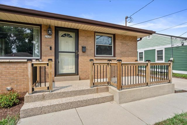 2722 E Denton AVENUE, Saint Francis, WI 53235