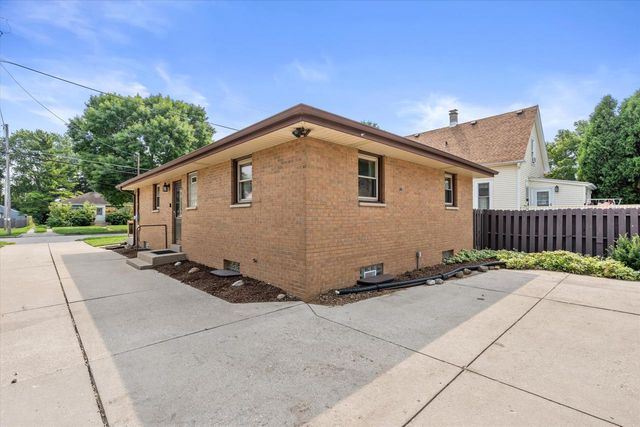 2722 E Denton AVENUE, Saint Francis, WI 53235