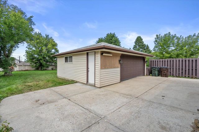 2722 E Denton AVENUE, Saint Francis, WI 53235