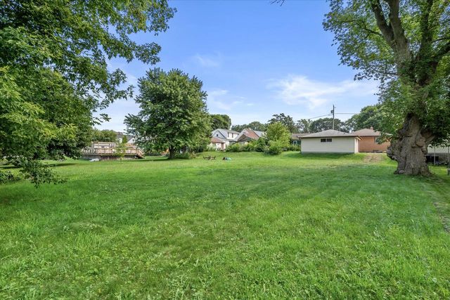 2722 E Denton AVENUE, Saint Francis, WI 53235