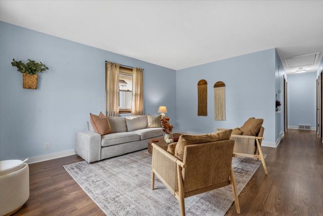 2722 E Denton AVENUE, Saint Francis, WI 53235