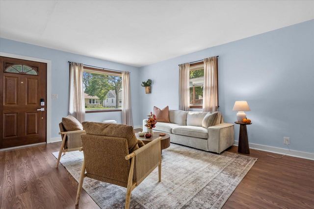 2722 E Denton AVENUE, Saint Francis, WI 53235