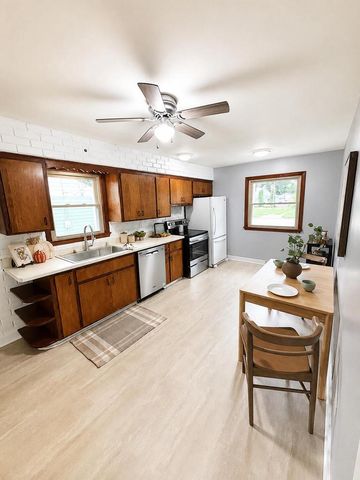2722 E Denton AVENUE, Saint Francis, WI 53235