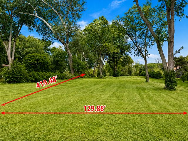 1920 Lockwood Drive, Green Oaks, IL 60048