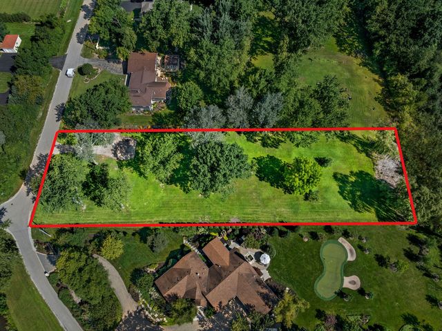 1920 Lockwood Drive, Green Oaks, IL 60048