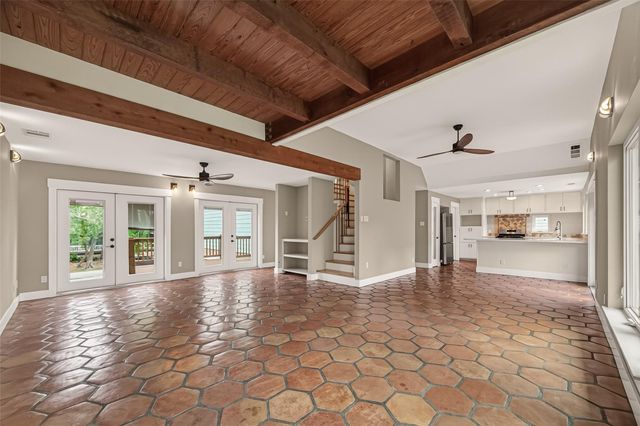 921 Ivy Road, Clear Lake Shores, TX 77565