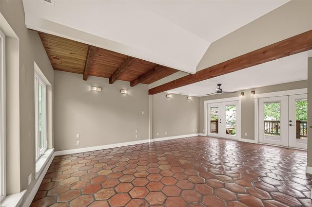 921 Ivy Road, Clear Lake Shores, TX 77565