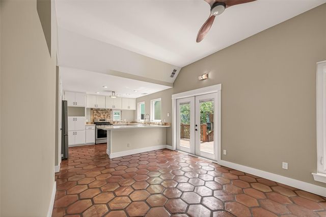 921 Ivy Road, Clear Lake Shores, TX 77565