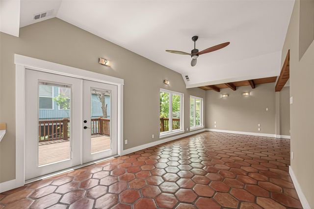 921 Ivy Road, Clear Lake Shores, TX 77565