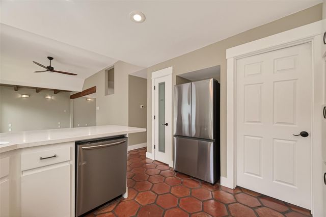 921 Ivy Road, Clear Lake Shores, TX 77565