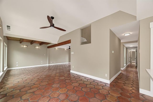 921 Ivy Road, Clear Lake Shores, TX 77565