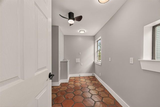 921 Ivy Road, Clear Lake Shores, TX 77565