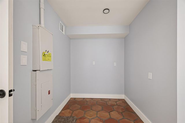 921 Ivy Road, Clear Lake Shores, TX 77565