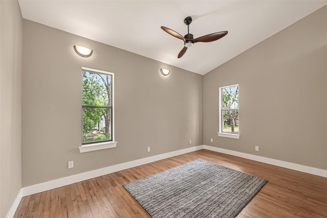 921 Ivy Road, Clear Lake Shores, TX 77565