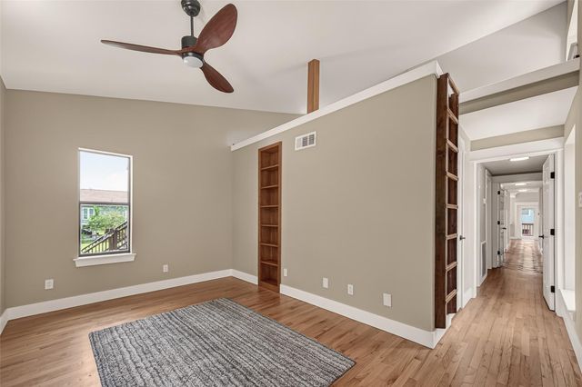 921 Ivy Road, Clear Lake Shores, TX 77565