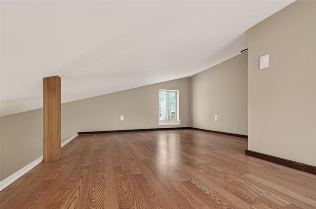 921 Ivy Road, Clear Lake Shores, TX 77565