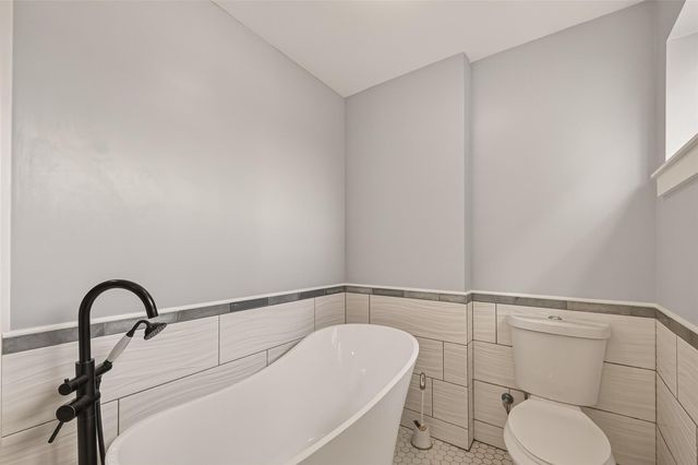 921 Ivy Road, Clear Lake Shores, TX 77565