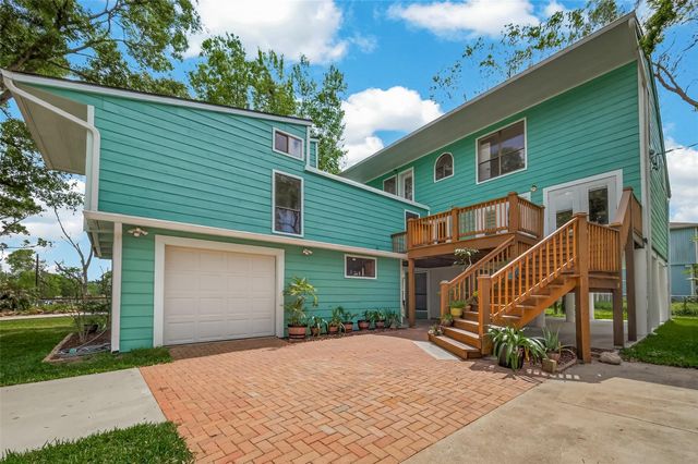 921 Ivy Road, Clear Lake Shores, TX 77565