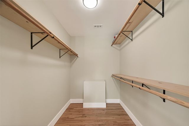 921 Ivy Road, Clear Lake Shores, TX 77565