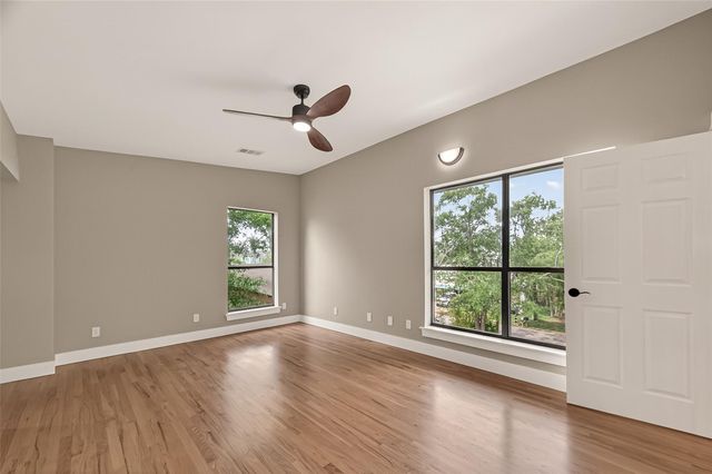 921 Ivy Road, Clear Lake Shores, TX 77565