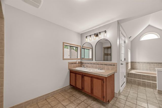 921 Ivy Road, Clear Lake Shores, TX 77565