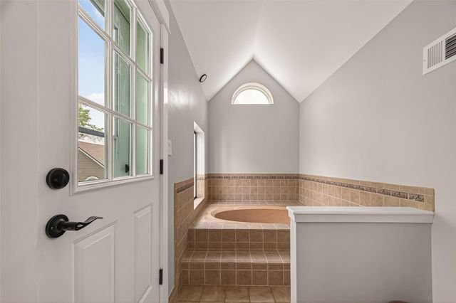 921 Ivy Road, Clear Lake Shores, TX 77565