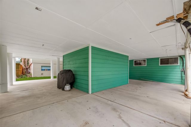 921 Ivy Road, Clear Lake Shores, TX 77565