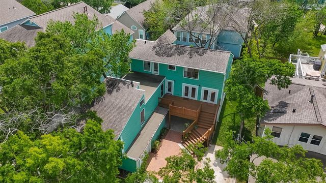 921 Ivy Road, Clear Lake Shores, TX 77565