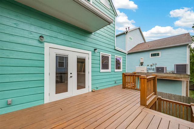 921 Ivy Road, Clear Lake Shores, TX 77565