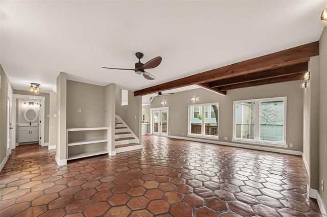 921 Ivy Road, Clear Lake Shores, TX 77565