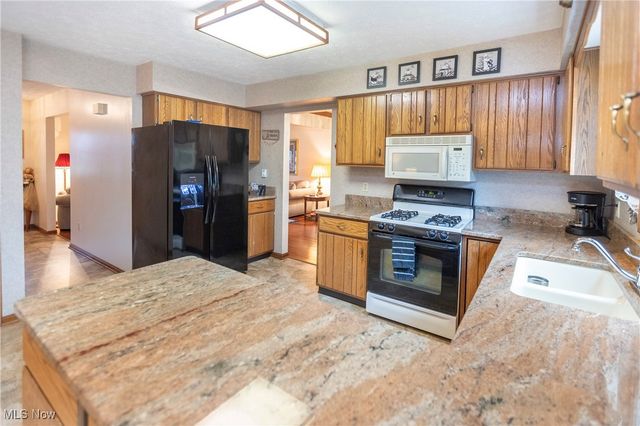 25148 Tara Lynn Drive, North Olmsted, OH 44070