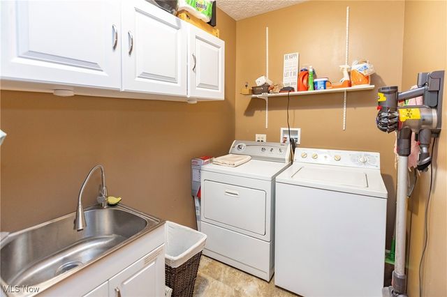 25148 Tara Lynn Drive, North Olmsted, OH 44070