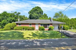 7690 DANIEL DR, Harrisburg, PA 17112