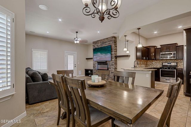 1012 MAXIMO Drive, El Paso, TX 79932