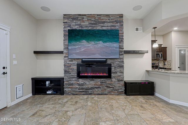 1012 MAXIMO Drive, El Paso, TX 79932