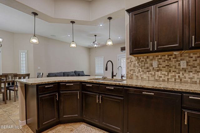 1012 MAXIMO Drive, El Paso, TX 79932