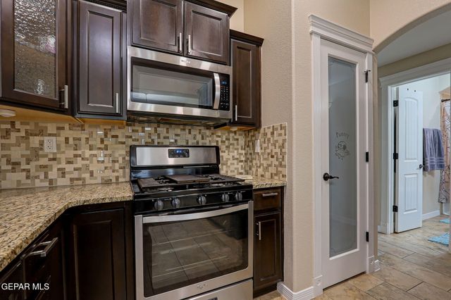 1012 MAXIMO Drive, El Paso, TX 79932