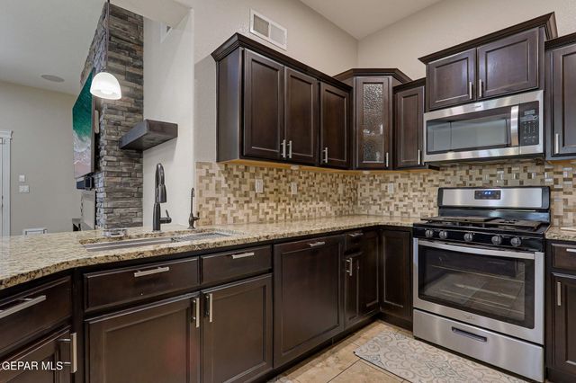 1012 MAXIMO Drive, El Paso, TX 79932