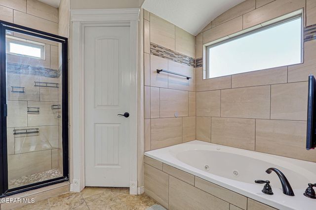 1012 MAXIMO Drive, El Paso, TX 79932