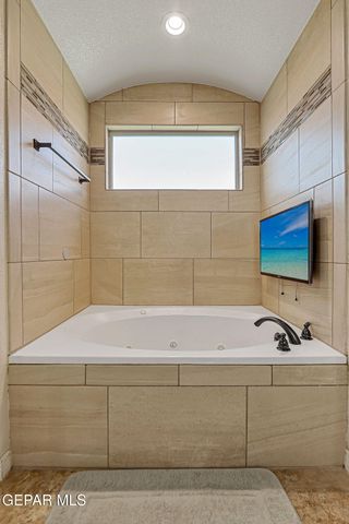 1012 MAXIMO Drive, El Paso, TX 79932