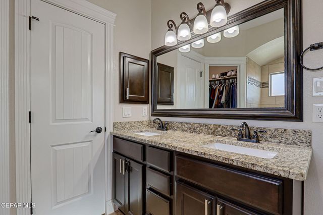 1012 MAXIMO Drive, El Paso, TX 79932