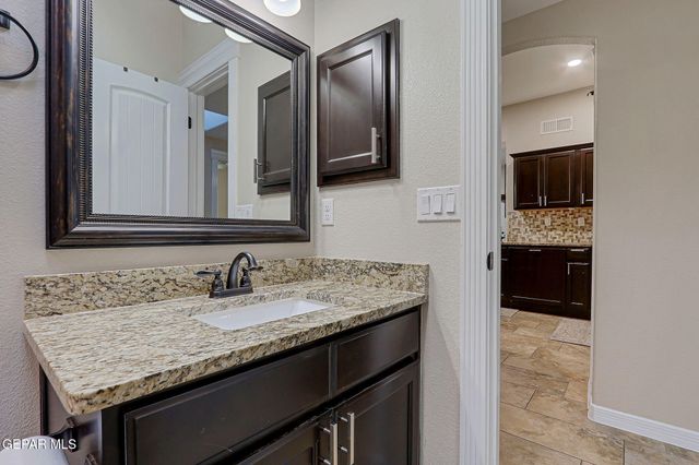 1012 MAXIMO Drive, El Paso, TX 79932