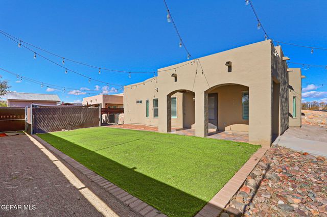 1012 MAXIMO Drive, El Paso, TX 79932