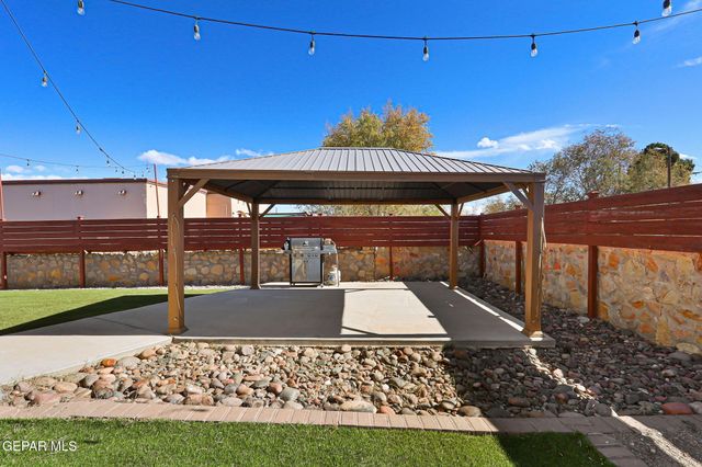 1012 MAXIMO Drive, El Paso, TX 79932