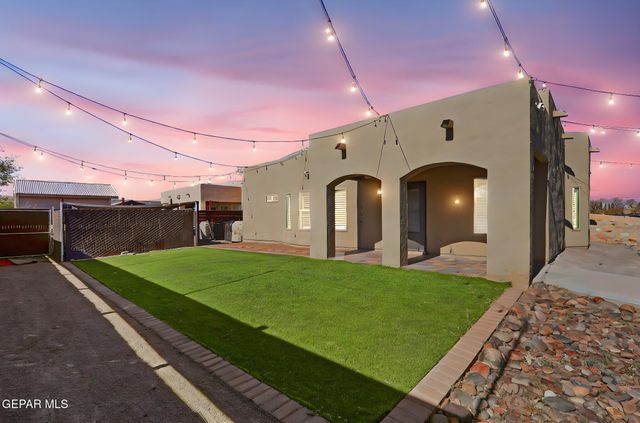 1012 MAXIMO Drive, El Paso, TX 79932