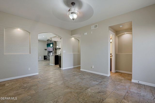 1012 MAXIMO Drive, El Paso, TX 79932