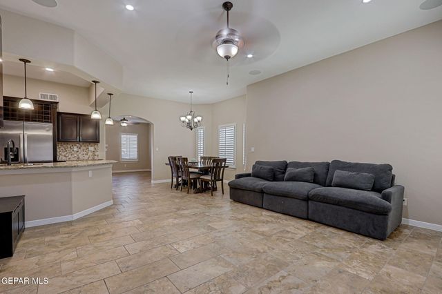 1012 MAXIMO Drive, El Paso, TX 79932