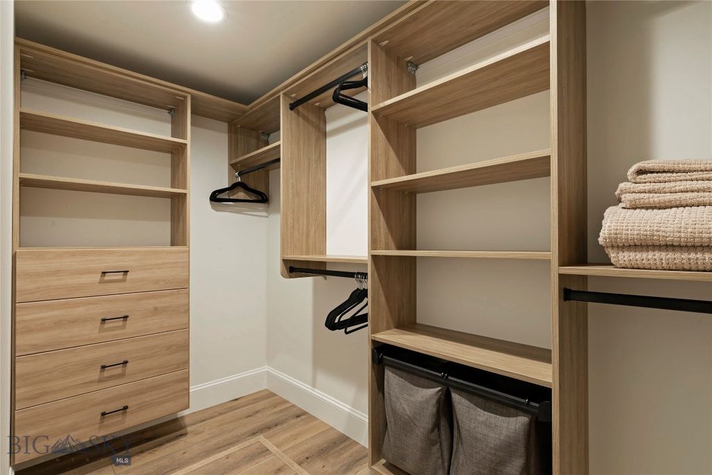 Address unavailable. photo 37