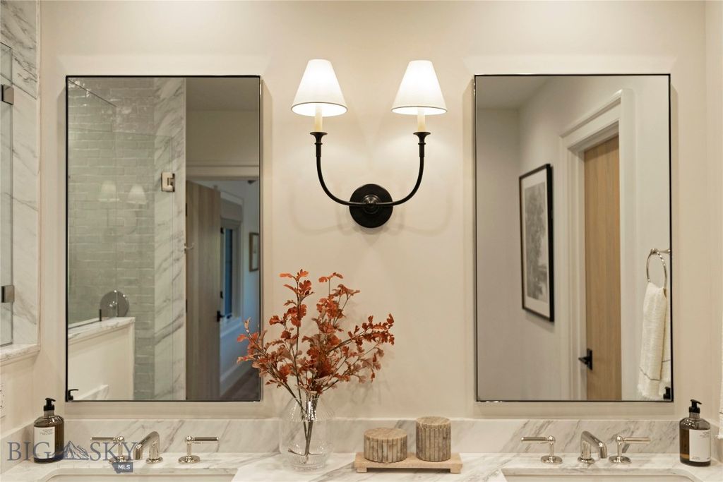 Address unavailable. photo 43